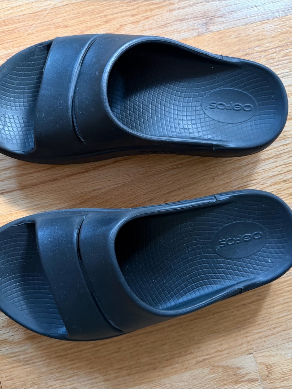 OOFOS Black Women’s Recovery Slide Sandals